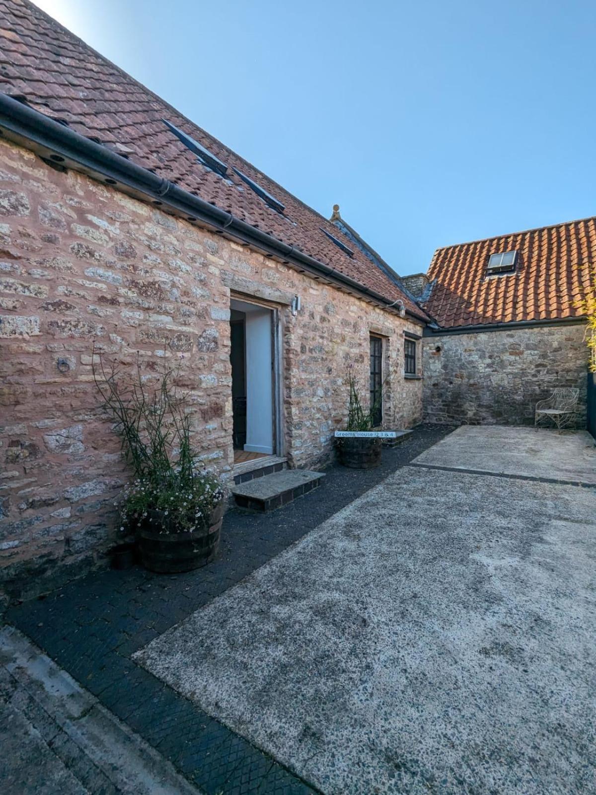 Redhill  Regilbury Court, Grooms House מראה חיצוני תמונה